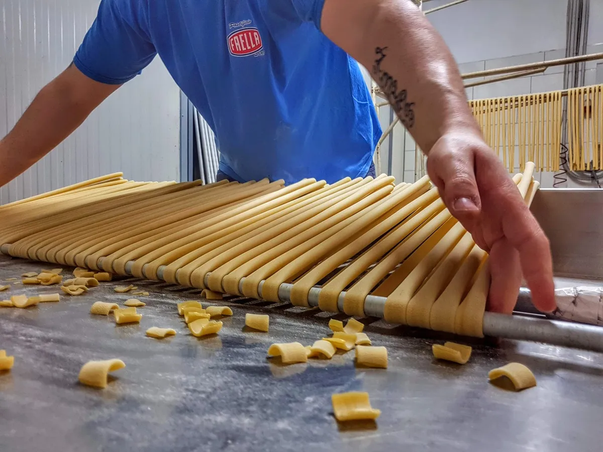 청동 다이 압출 공정