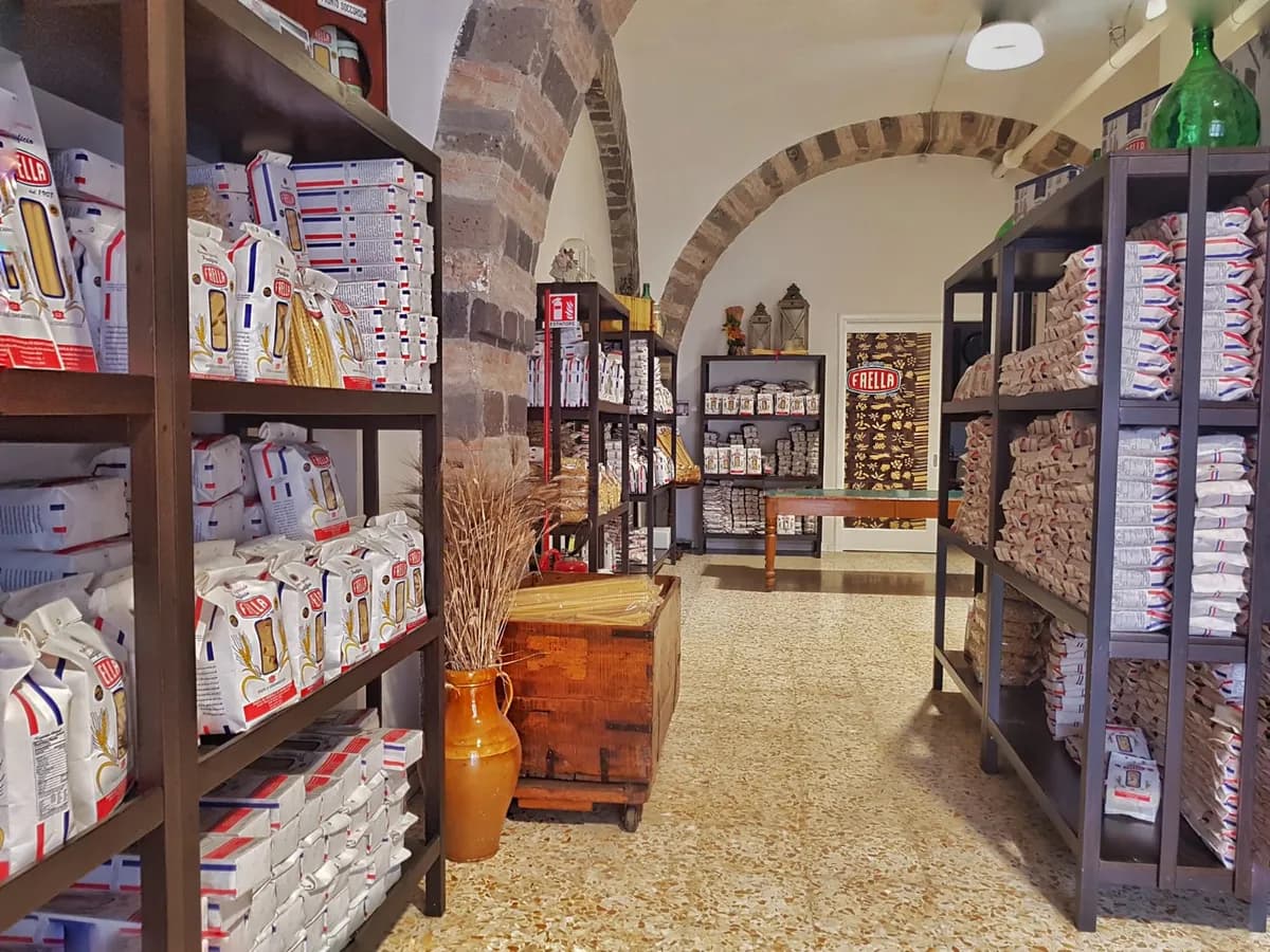 파엘라 그라냐노 매장 내부